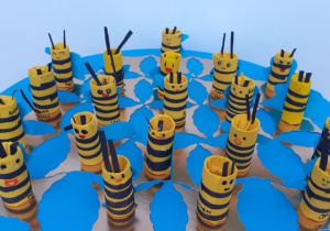Zajęcia dydaktyczne z pszczelarzem o znaczeniu pszczół w życiu człowieka